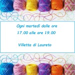 11936255-Colorful-bobine-di-filati-per-maglieria-su-sfondo-bianco-Archivio-Fotografico